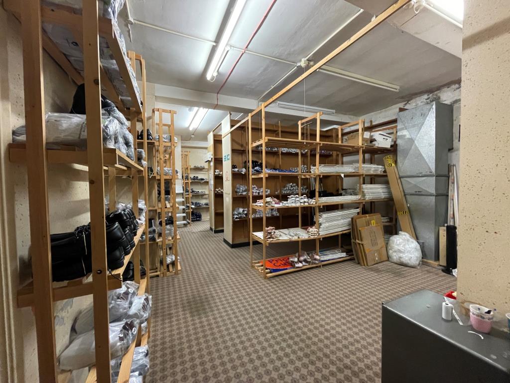 Lot: 84 - A PAIR OF VACANT COMMERCIAL PROPERTIES IN TOWN CENTRE - First floor stock room